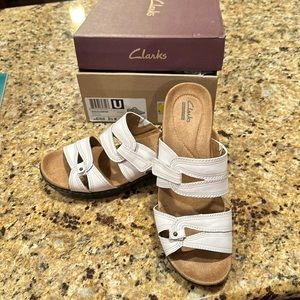 Brand new Clarks Hayla Canyon white sandals size 8.5